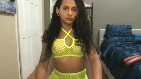 Sofia Luxx TS online show from September 2025 07:59:01 PM