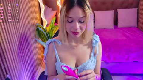Snapshot of sofiapalmer_tay chatting on July 2026 12:10:01 PM SOFI online show from July 2026 12:10:01 PM