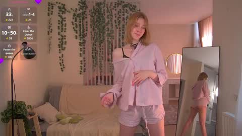 Sofia Help me overcome shynes with 100 thumbs up online show from April 2026 02:10:01 AM