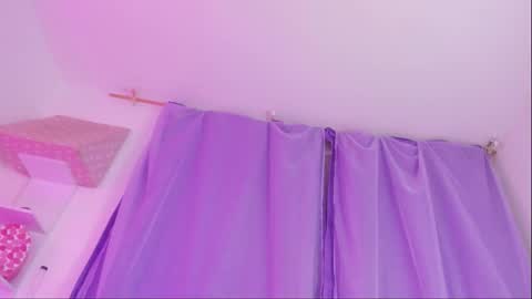 Sofia online show from November 2025 09:28:01 PM