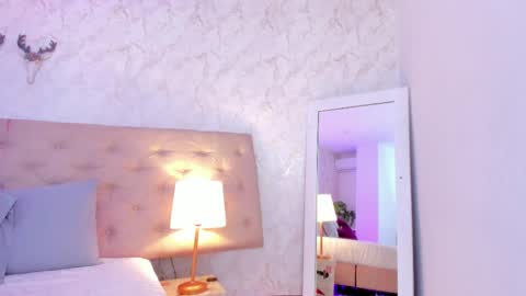 SofiaReyees online show from November 2025 01:55:01 PM