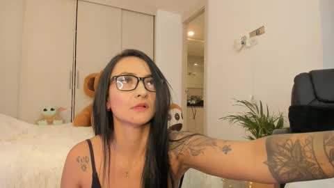 SOFIA independent model  online show from February 2025 02:50:02 PM