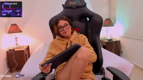Sofia  Help me reach 5K followers  online show from January 2025 12:50:02 AM
