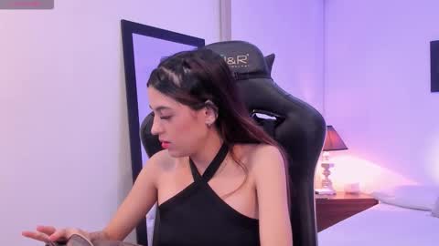 Snapshot of sofiarouge_ chatting on November 2025 07:35:01 PM Sofia Help me reach 5K followers online show from November 2025 07:35:01 PM