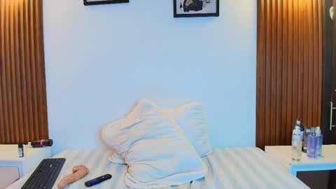 Snapshot of sofiasweett1 chatting on October 2025 10:30:02 PM online show from October 2025 10:30:02 PM