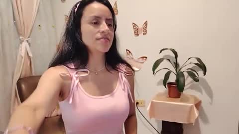 Sofi Bella online show from October 2025 03:46:02 PM