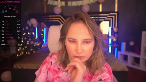 Snapshot of sofiebloom chatting on December 2024 03:36:02 AM Sofie online show from December 2024 03:36:02 AM