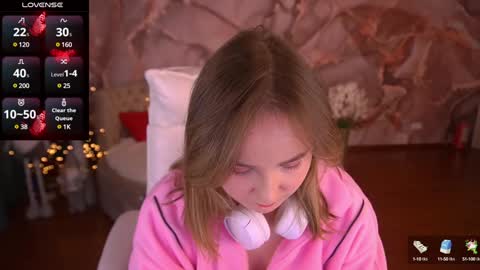 Snapshot of sofiebloom chatting on January 2025 09:02:01 PM Sofie online show from January 2025 09:02:01 PM