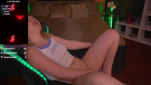 Snapshot of sofiebloom chatting on February 2025 04:16:02 AM Sofie online show from February 2025 04:16:02 AM