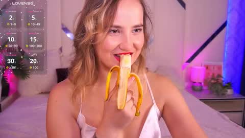 Snapshot of sofiebloom chatting on October 2025 07:45:01 PM Sofie online show from October 2025 07:45:01 PM