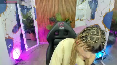 Snapshot of sofii_tay chatting on May 2026 09:22:02 PM Sofii online show from May 2026 09:22:02 PM