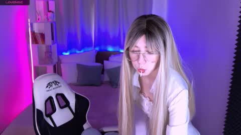 Sofia online show from October 2025 04:09:01 AM