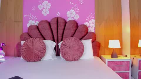 Sofi Miller  online show from October 2025 01:54:01 PM