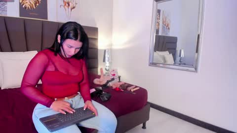 Snapshot of sofiperez_ chatting on January 2025 11:26:01 AM online show from January 2025 11:26:01 AM