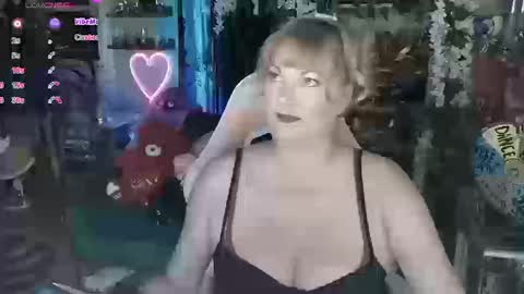 solesticia online show from October 2025 01:04:02 AM