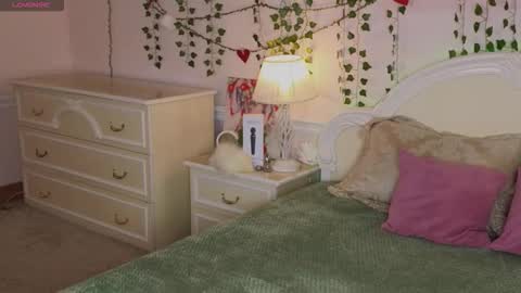 Sonia Meow online show from September 2025 06:02:02 AM