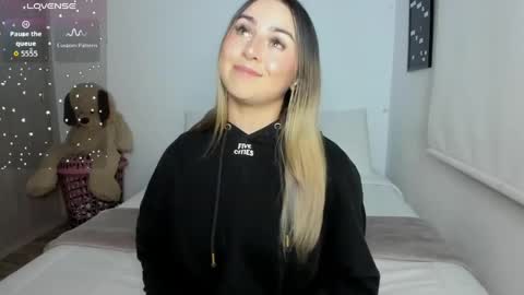 Snapshot of sophi_moreno chatting on April 2026 12:59:02 AM Sofi online show from April 2026 12:59:02 AM