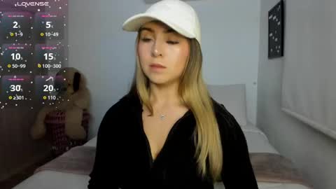 Snapshot of sophi_moreno chatting on April 2026 01:11:02 AM Sofi online show from April 2026 01:11:02 AM