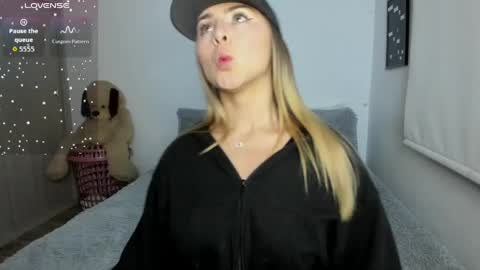 Snapshot of sophi_moreno chatting on May 2026 01:12:02 AM Sofi online show from May 2026 01:12:02 AM
