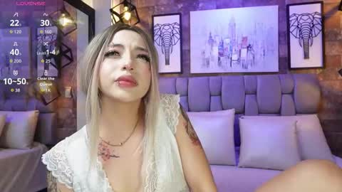 Sophia online show from December 2025 12:32:01 PM