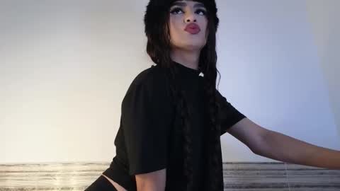 Sophia online show from December 2025 09:32:01 PM