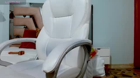 Snapshot of sophia_hadid chatting on January 2025 09:14:02 PM Sophia online show from January 2025 09:14:02 PM