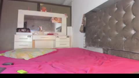 sophia_horny19 online show from December 2025 11:00:01 PM