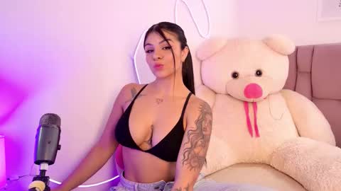 Sophia Carson online show from November 2025 07:04:02 PM