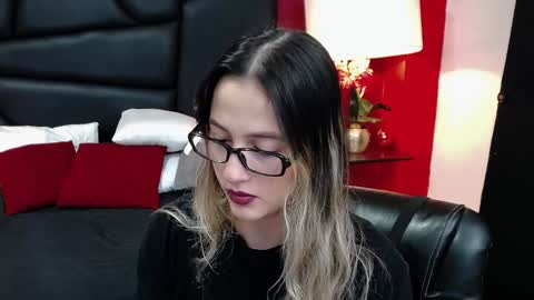 Snapshot of sophia_loreenn chatting on January 2025 11:33:01 AM Sofia online show from January 2025 11:33:01 AM