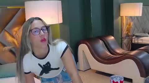 Snapshot of sophia_loreenn chatting on September 2025 02:39:02 PM Sofia online show from September 2025 02:39:02 PM