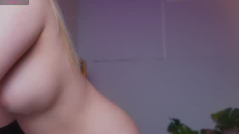Snapshot of sophialaxx chatting on June 2026 05:12:01 AM Sophia online show from June 2026 05:12:01 AM