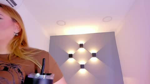 Snapshot of sophiarossee chatting on January 2025 12:11:02 PM Sofi online show from January 2025 12:11:02 PM
