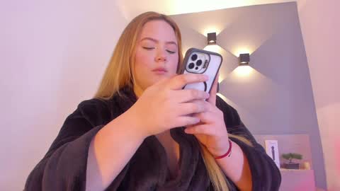 Snapshot of sophiarossee chatting on January 2025 06:17:02 PM Sofi online show from January 2025 06:17:02 PM