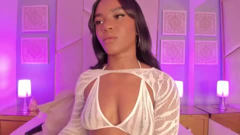 Snapshot of sophiasmiths_ chatting on January 2025 09:05:01 AM SophiaSmiths online show from January 2025 09:05:01 AM