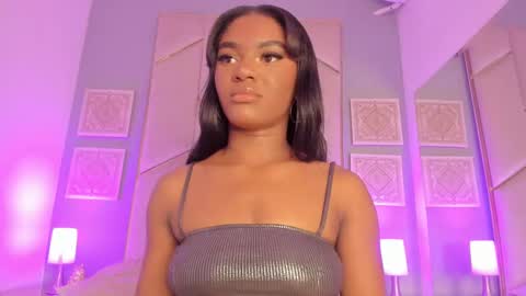 Snapshot of sophiasmiths_ chatting on February 2025 04:00:02 PM SophiaSmiths online show from February 2025 04:00:02 PM