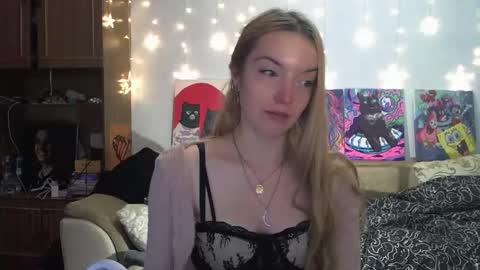 Snapshot of sophiasonata chatting on January 2025 03:43:01 AM SophiaSonata online show from January 2025 03:43:01 AM