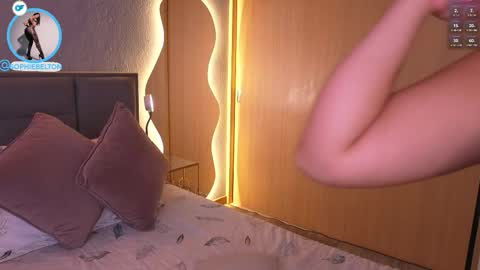 sofia online show from December 2025 07:41:02 PM