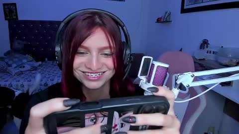 Snapshot of sophie_dolly_ chatting on May 2026 04:21:01 AM sophie doll online show from May 2026 04:21:01 AM
