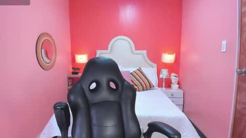 Snapshot of sophie_grays chatting on October 2025 08:52:01 PM S O P H I E online show from October 2025 08:52:01 PM