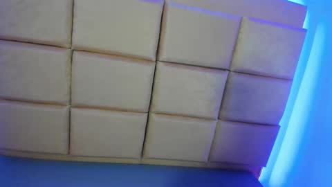 sophie_js_ online show from November 2025 01:10:01 PM