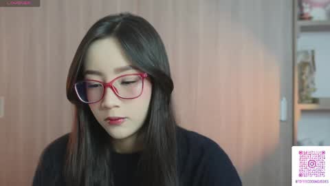 Sophie or Sof online show from April 2026 08:44:02 PM