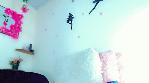 Snapshot of sophie_miaa chatting on December 2024 05:46:01 PM sophie_miaa online show from December 2024 05:46:01 PM