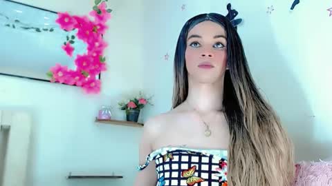 Snapshot of sophie_miaa chatting on January 2025 05:09:02 PM sophie_miaa online show from January 2025 05:09:02 PM