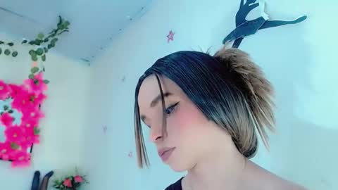 Snapshot of sophie_miaa chatting on January 2025 07:37:01 PM sophie_miaa online show from January 2025 07:37:01 PM