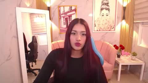Snapshot of sophie_thomson_a chatting on October 2025 08:20:02 PM Sophie Thomson online show from October 2025 08:20:02 PM