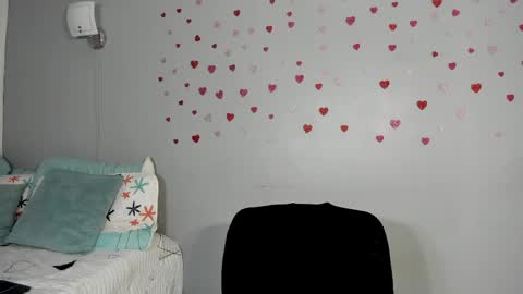 Snapshot of sophie_w1 chatting on April 2026 12:15:01 PM sophie_w1 online show from April 2026 12:15:01 PM