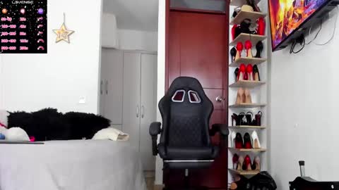 sophiebaker__ online show from December 2025 01:57:01 AM