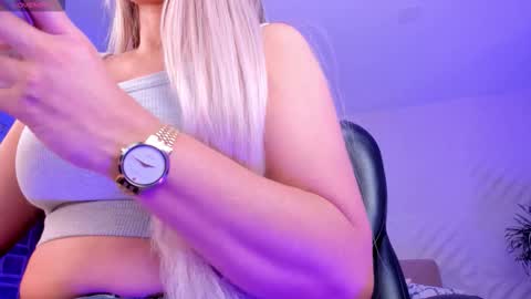 Sophie online show from November 2025 01:27:02 AM