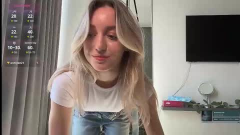 Snapshot of sophiebelll chatting on October 2025 10:12:01 AM sophiebelll online show from October 2025 10:12:01 AM
