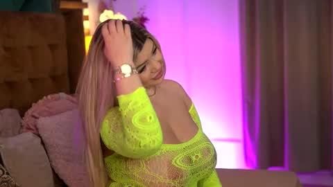 Snapshot of sophieboobsx chatting on May 2026 05:47:01 AM Sophie online show from May 2026 05:47:01 AM